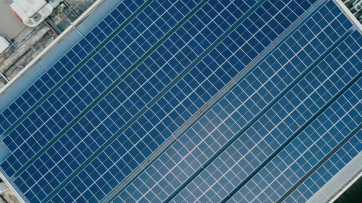 Rinnovabili in Italia, nel 2023 installati 5.7 GW ma è tutto merito del fotovoltaico